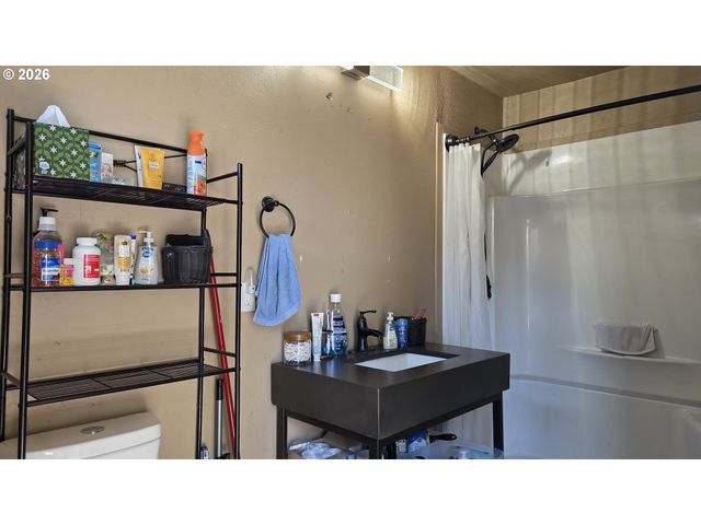 3801 DOVE Ln, Eugene, OR 97402