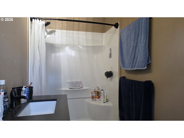 3801 DOVE Ln, Eugene, OR 97402