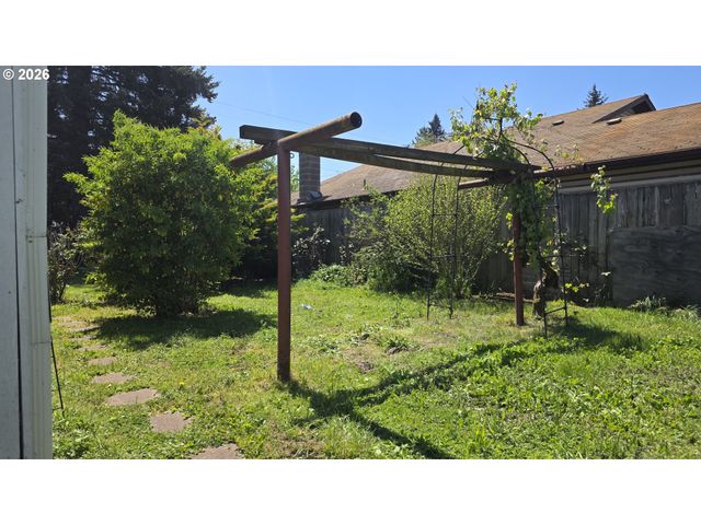 3801 DOVE Ln, Eugene, OR 97402
