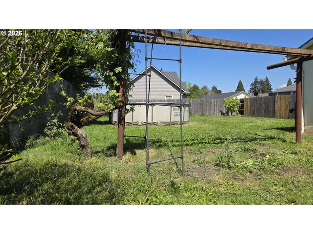 3801 DOVE Ln, Eugene, OR 97402