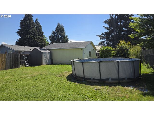 3801 DOVE Ln, Eugene, OR 97402