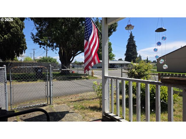3801 DOVE Ln, Eugene, OR 97402