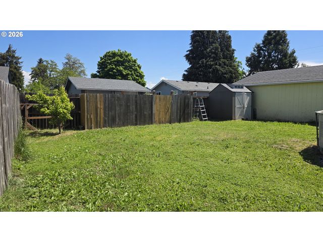 3801 DOVE Ln, Eugene, OR 97402