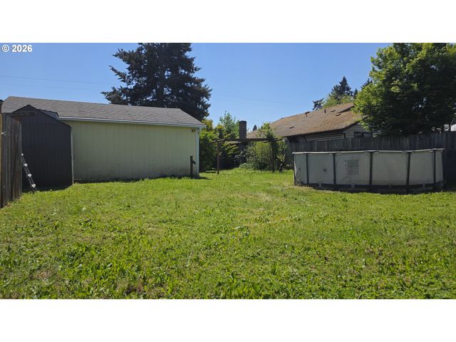 3801 DOVE Ln, Eugene, OR 97402