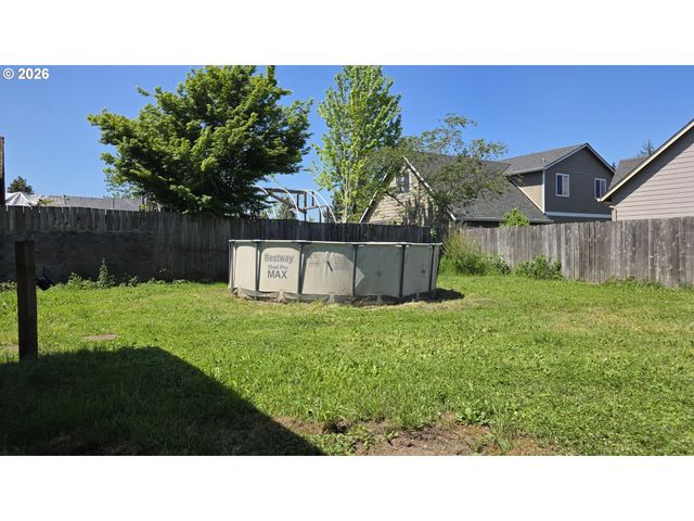 3801 DOVE Ln, Eugene, OR 97402