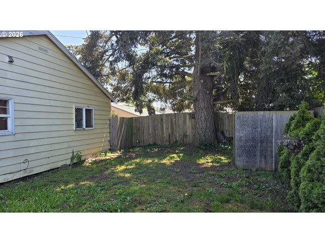 3801 DOVE Ln, Eugene, OR 97402