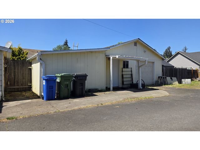 3801 DOVE Ln, Eugene, OR 97402