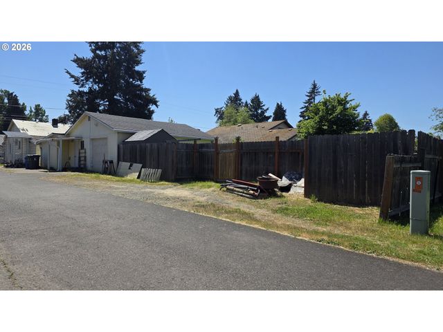 3801 DOVE Ln, Eugene, OR 97402