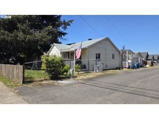 3801 DOVE Ln, Eugene, OR 97402