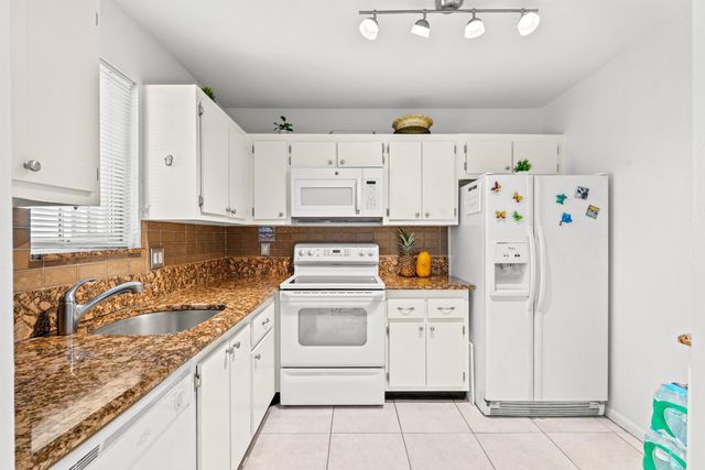 2538 Boundbrook Drive S 140, Palm Springs, FL 33406