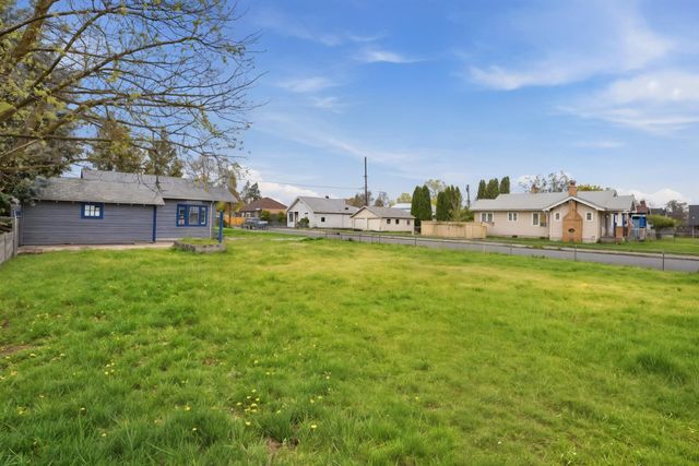 2016 N Cannon St, Spokane, WA 99205