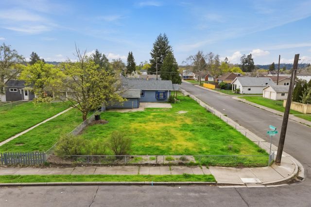 2016 N Cannon St, Spokane, WA 99205