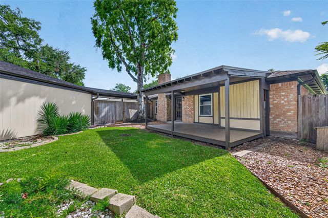1307 Hitherfield Drive, Sugar Land, TX 77498