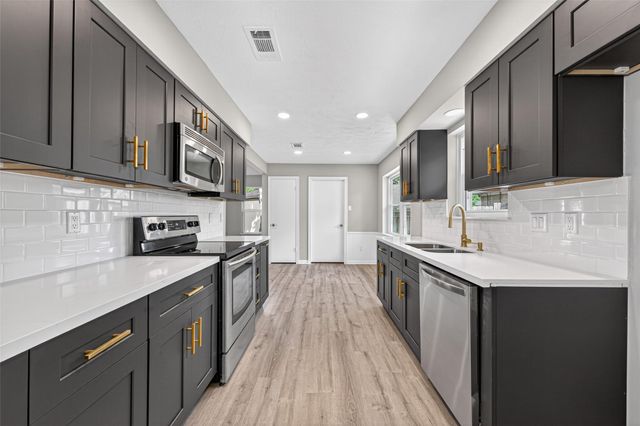 1307 Hitherfield Drive, Sugar Land, TX 77498