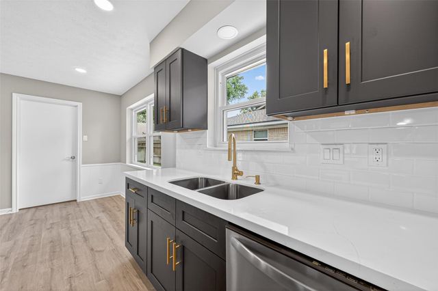 1307 Hitherfield Drive, Sugar Land, TX 77498