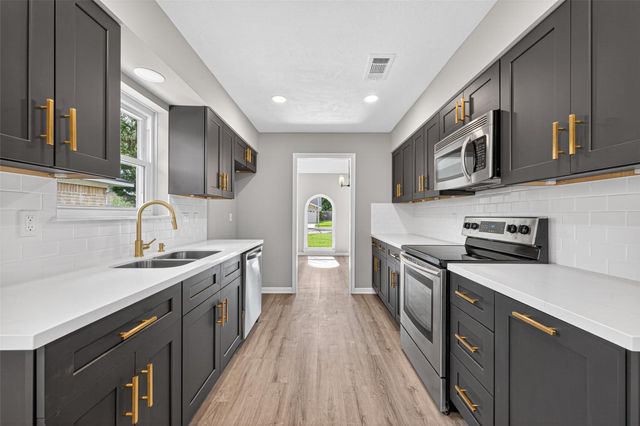 1307 Hitherfield Drive, Sugar Land, TX 77498