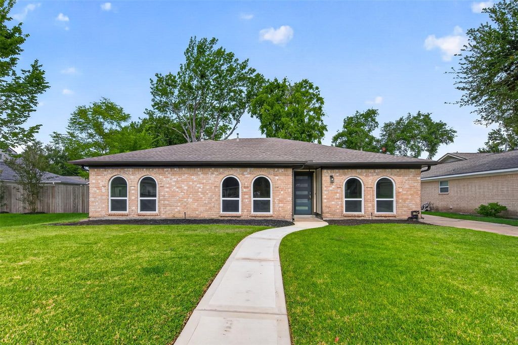 1307 Hitherfield Drive, Sugar Land, TX 77498