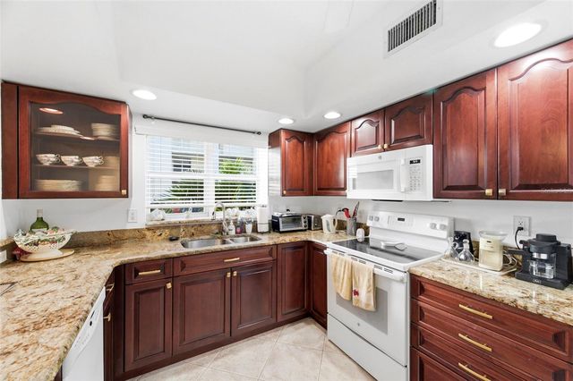 1200 COUNTRY CLUB DRIVE 2106, Largo, FL 33771