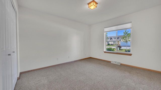 131 Sarahs WAY, Sheboygan Falls, WI 53085