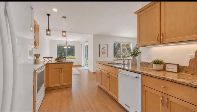131 Sarahs WAY, Sheboygan Falls, WI 53085