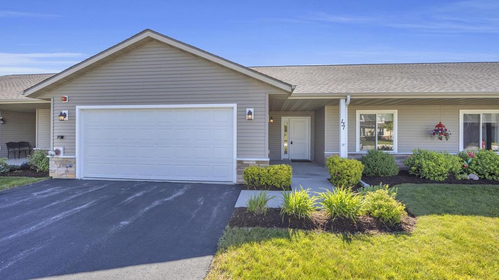131 Sarahs WAY, Sheboygan Falls, WI 53085