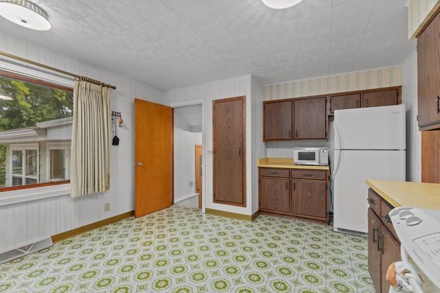 420 ANNEX AVENUE, Oshkosh, WI 54901