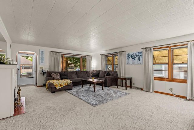 420 ANNEX AVENUE, Oshkosh, WI 54901