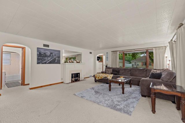 420 ANNEX AVENUE, Oshkosh, WI 54901