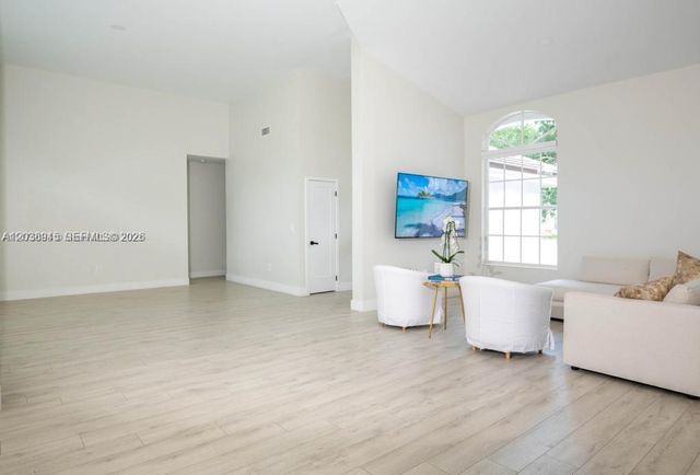 8325 NW 161st Ter, Miami Lakes, FL 33016