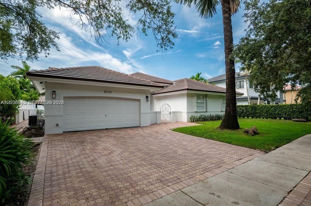 8325 NW 161st Ter, Miami Lakes, FL 33016