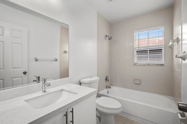 20970 Via Oleander D, Boca Raton, FL 33428