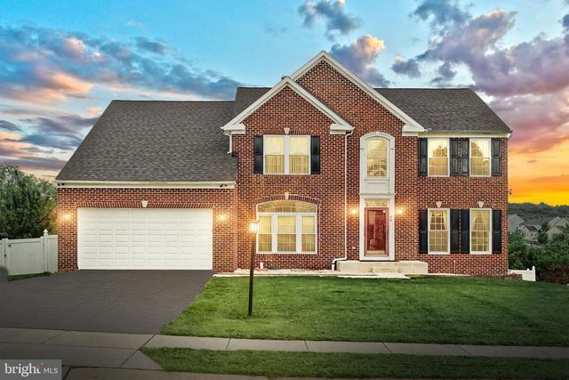 24 LOUVAIN DR, Hanover, PA 17331