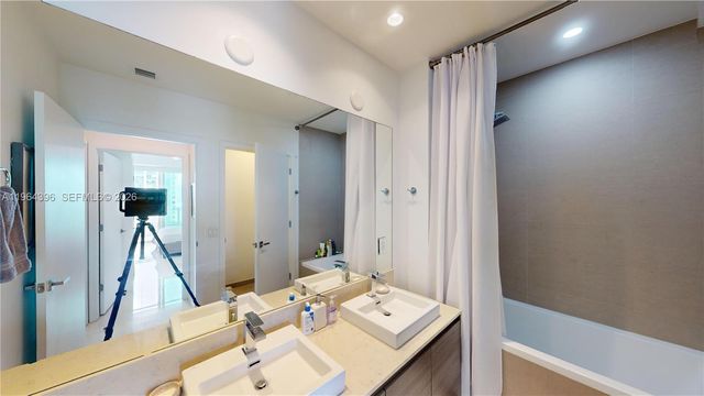 1080 N Brickell Ave 2804, Miami, FL 33131