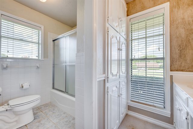 105 Mohican Trail, Gainesville, TX 76240