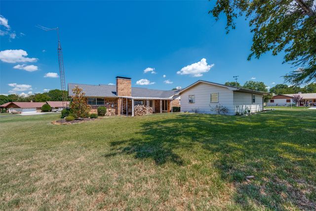 105 Mohican Trail, Gainesville, TX 76240