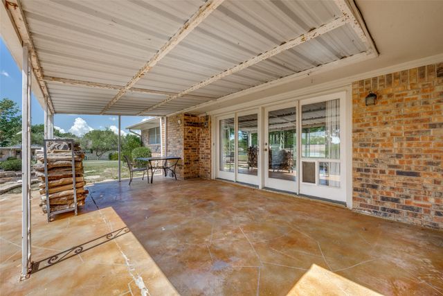 105 Mohican Trail, Gainesville, TX 76240