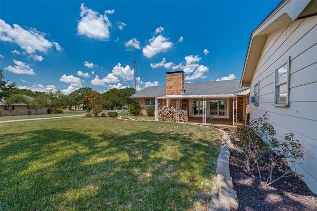 105 Mohican Trail, Gainesville, TX 76240