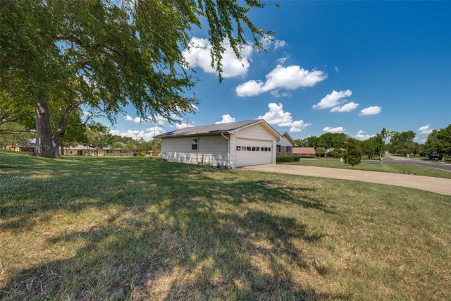 105 Mohican Trail, Gainesville, TX 76240