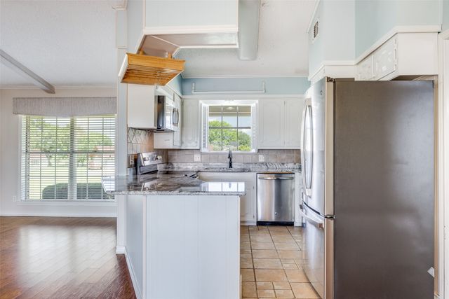 105 Mohican Trail, Gainesville, TX 76240