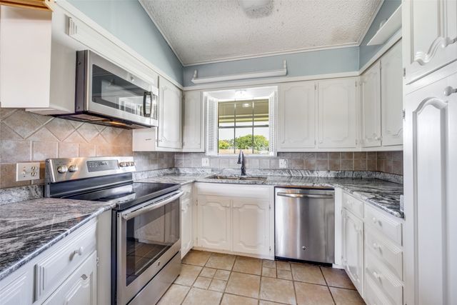 105 Mohican Trail, Gainesville, TX 76240