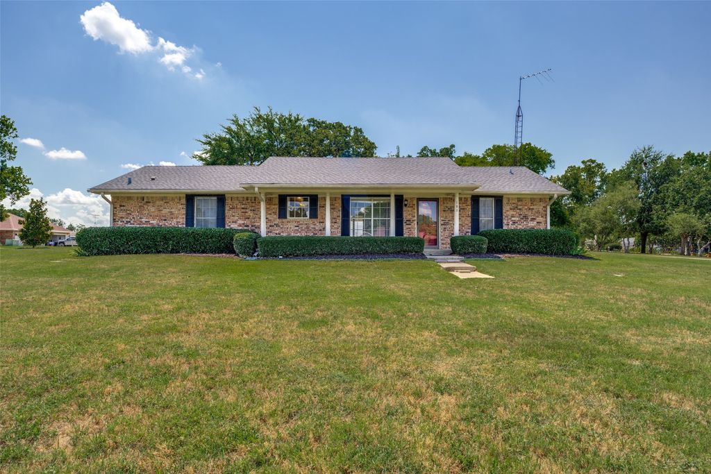 105 Mohican Trail, Gainesville, TX 76240