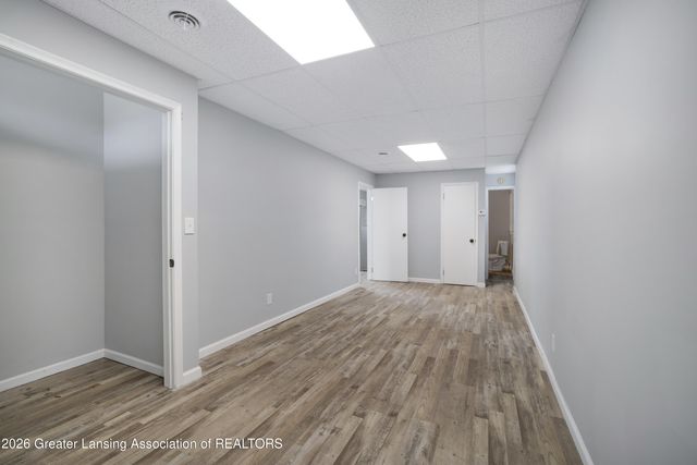 2718 E Grand River Avenue, Lansing, MI 48912