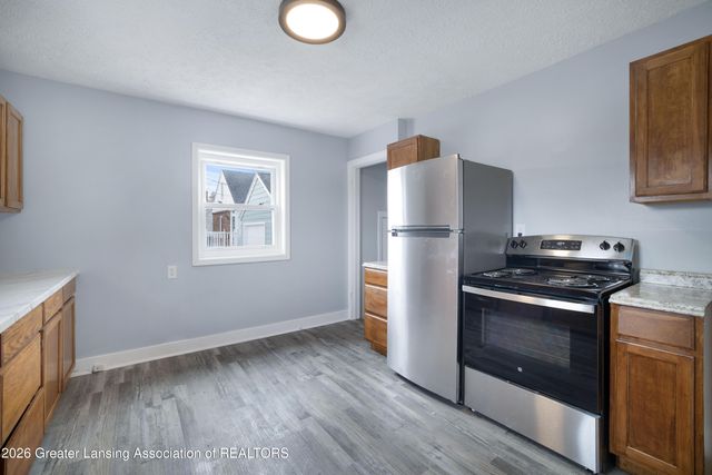 2718 E Grand River Avenue, Lansing, MI 48912