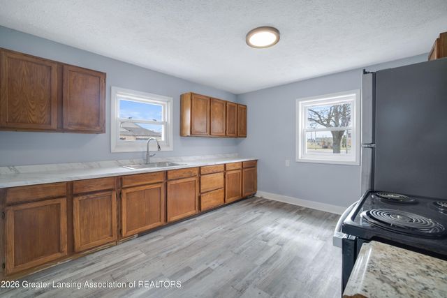 2718 E Grand River Avenue, Lansing, MI 48912