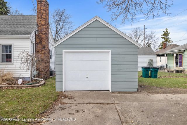 2718 E Grand River Avenue, Lansing, MI 48912