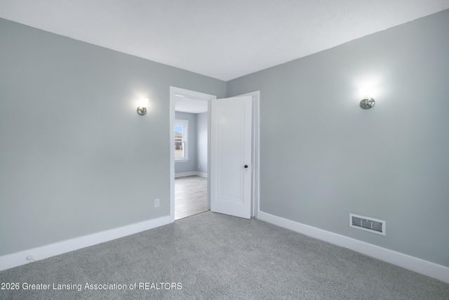 2718 E Grand River Avenue, Lansing, MI 48912