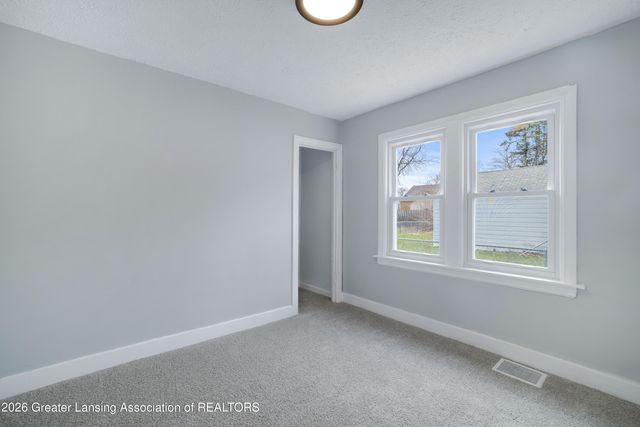 2718 E Grand River Avenue, Lansing, MI 48912