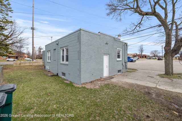 2718 E Grand River Avenue, Lansing, MI 48912
