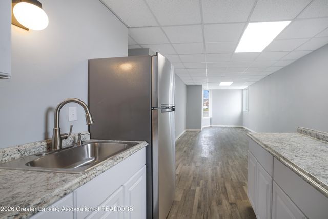 2718 E Grand River Avenue, Lansing, MI 48912