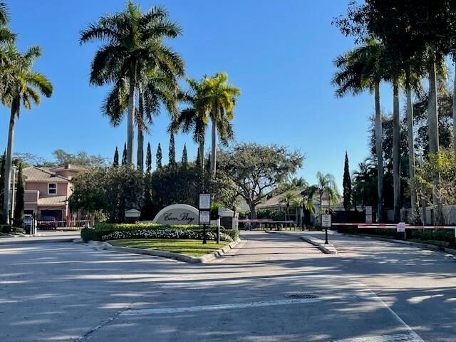 6352 NW 36th Avenue, Coconut Creek, FL 33073